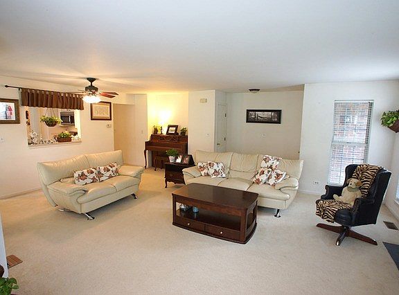 3rd image of 864 Lansing Ct #15-5