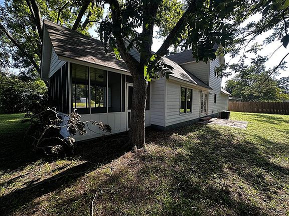 3rd image of 604 Sherwood Dr