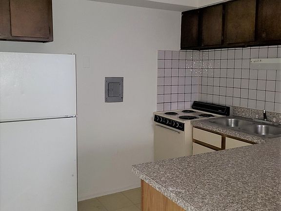 3rd image of 6250 N Kenmore Ave #302