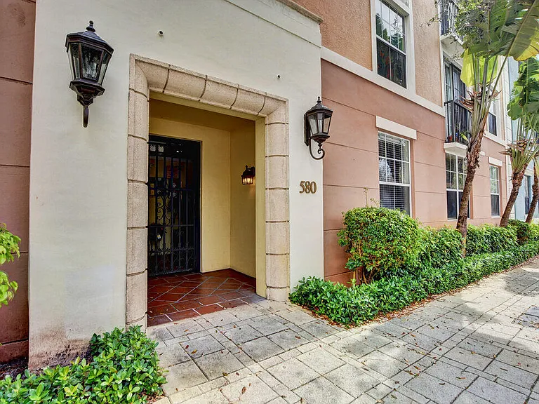 580 Sapodilla Ave #105 — Photo 24