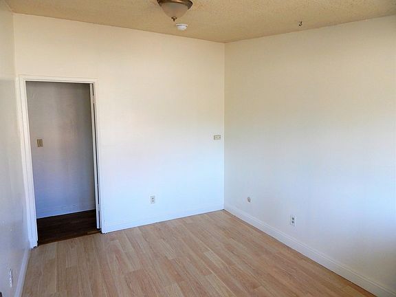 5th image of 950 W 5th St #C01