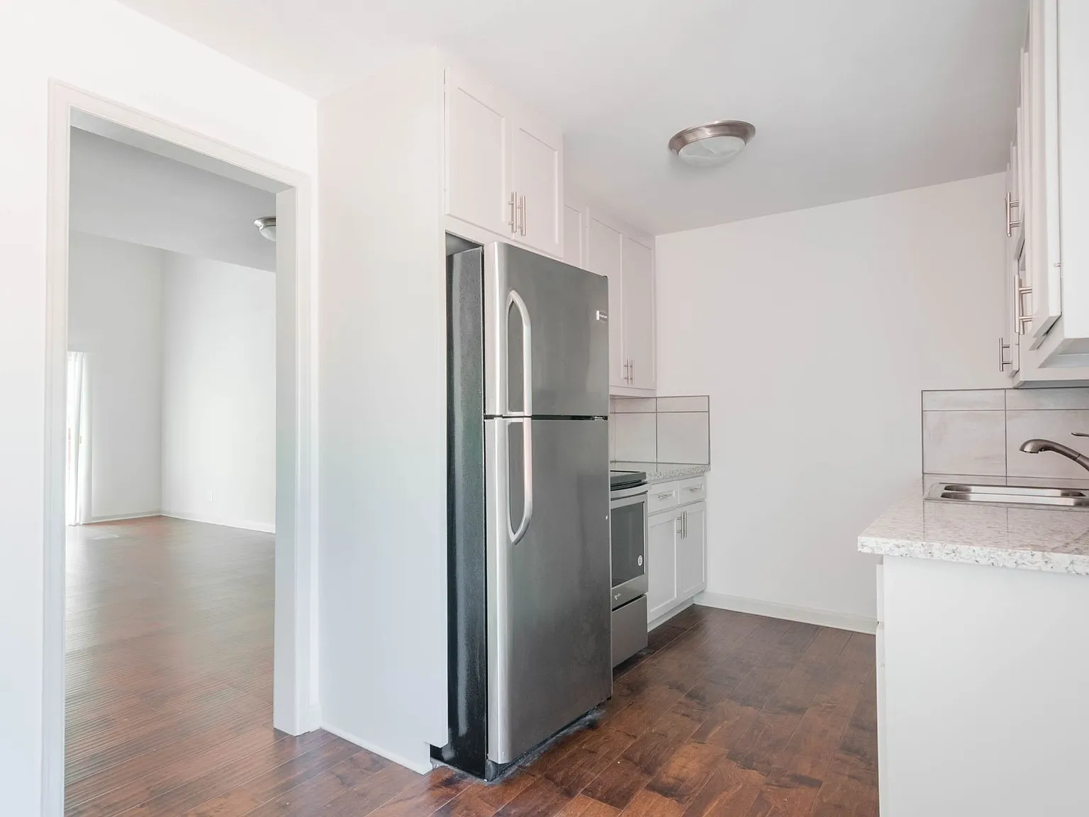 Mosaic Apartments — Photo 4