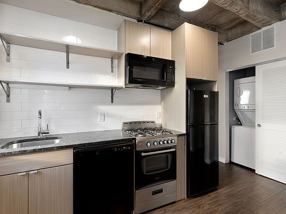 3rd image of 1325 W Wilson Ave Unit 1011