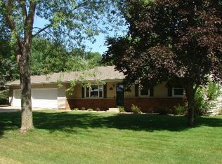 2400 Juniper Ln, Plover, WI 54467
