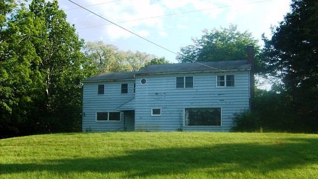 1st image of 2850 Larchwood Dr