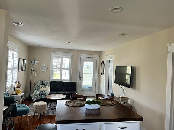 5th image of 1614 Lodge St