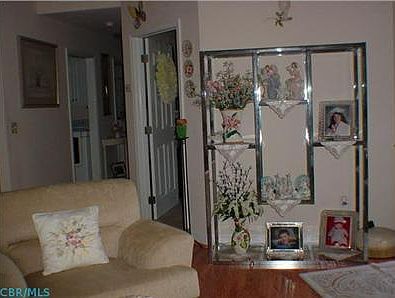 5th image of 563 Richmond Dr