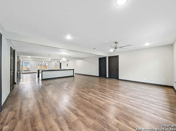 4th image of 2643 W Gramercy Pl