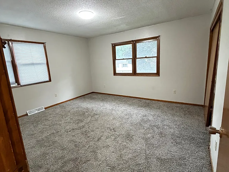 1330 Delta Dr — Photo 7
