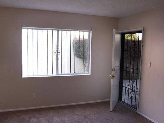 3rd image of 4615 S Hoover St APT 2
