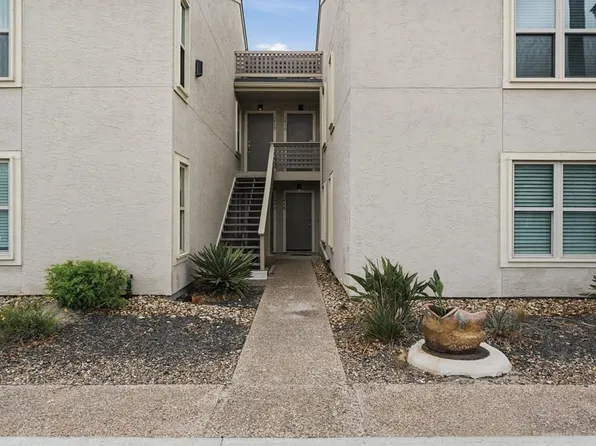 2404 Bayhouse Dr, Rockport, TX 78382