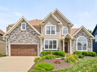 10107 Sunset Dr, Lenexa, KS 66220