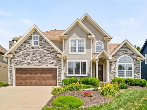 10107 Sunset Dr, Lenexa, KS 66220