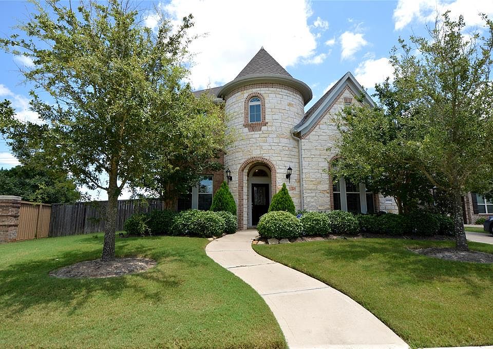 1st image of 26810 Far Hills Dr