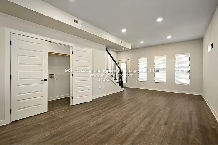 3 bed, 2.5 bath, 1390 sqft, $2,095 — Photo 3