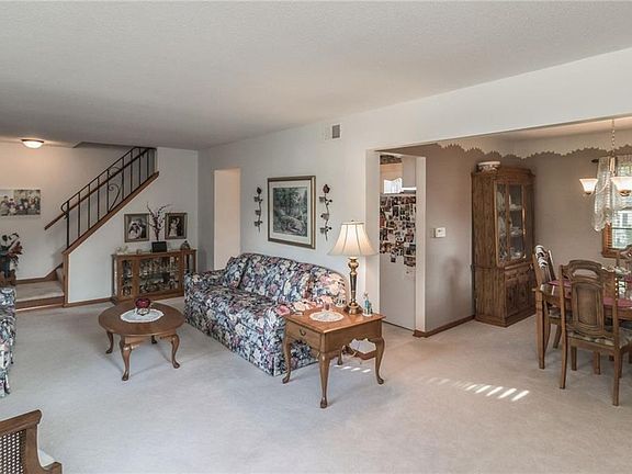 4th image of 1225 SW Kenworthy Dr