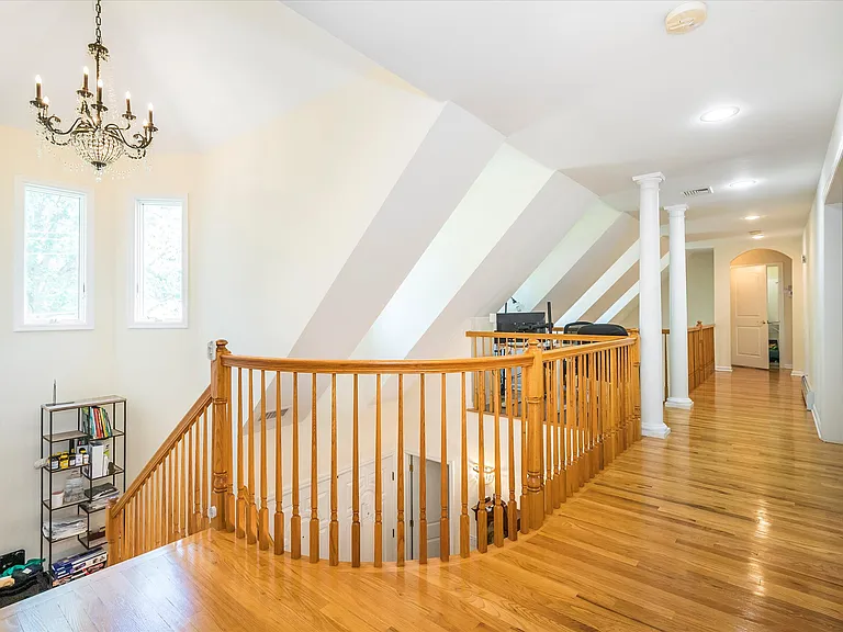 16 Norwood Ave — Photo 5