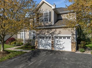 7 Stirrup Ln, Flemington, NJ 08822