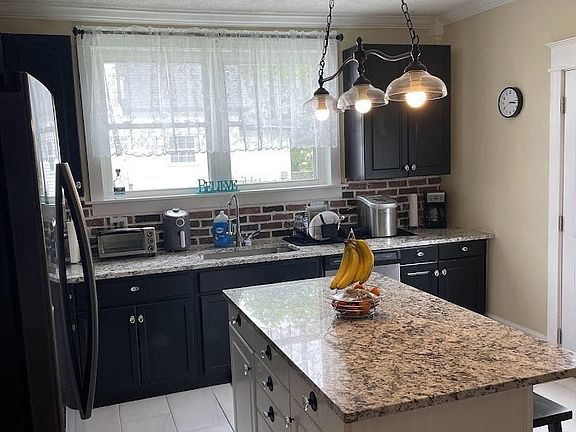 4th image of 406 E Unaka Ave #4