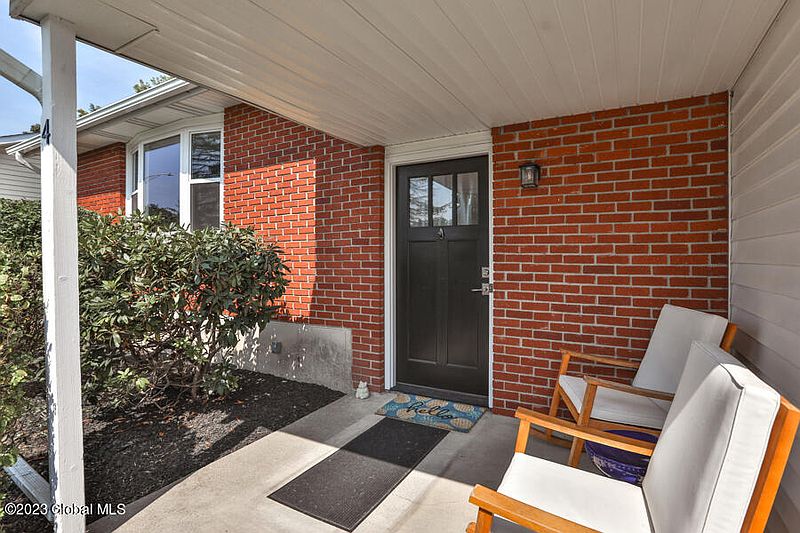 2nd image of 4 Ballina Street
