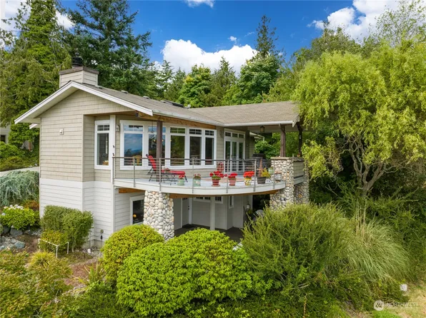 435 Klickitat Drive, La Conner, WA 98257