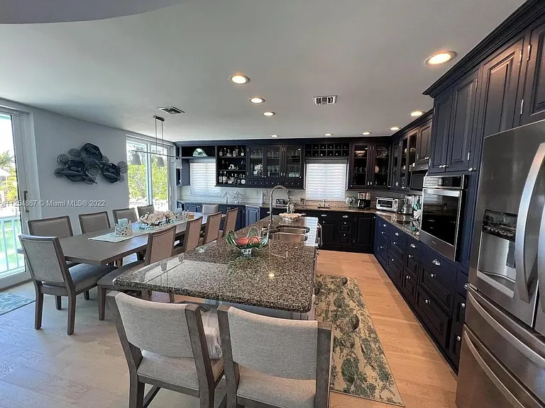 124 S Indies Dr — Photo 5