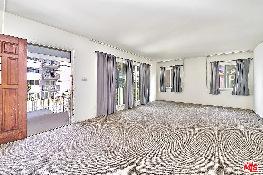 1 bed, 1.0 bath, 961 sqft, $1,700 — Photo 3