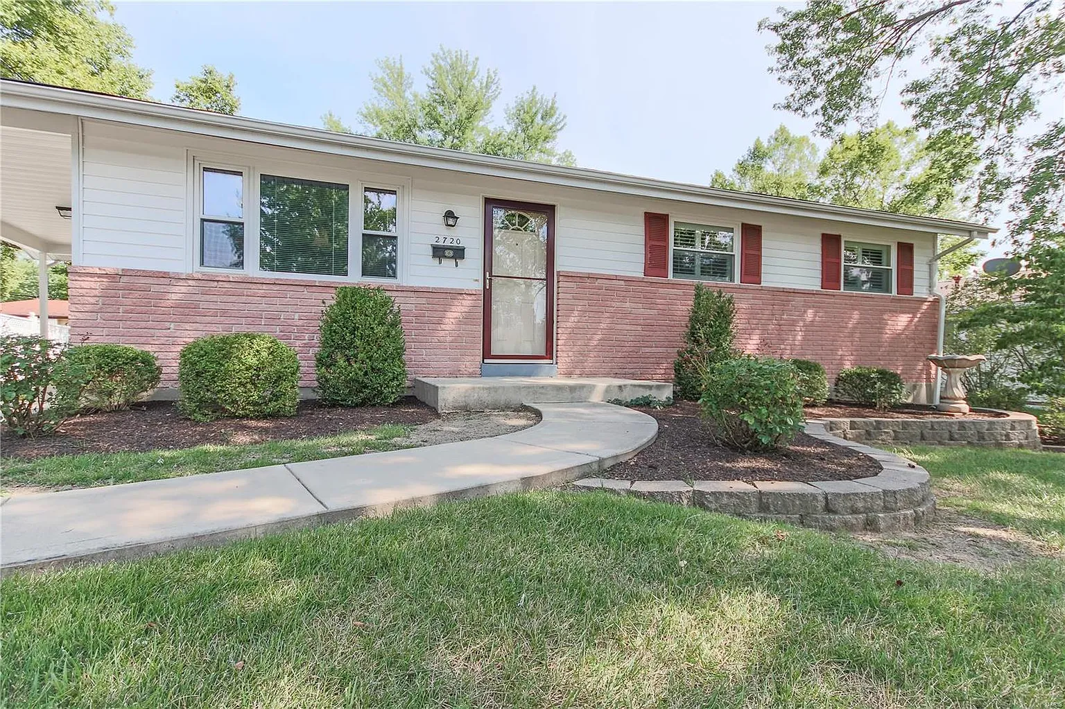 2720 Robert Dr photo 1