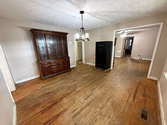 3rd image of 1565 Braselton Hwy