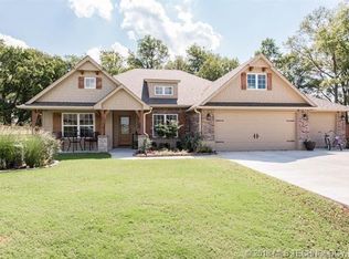 4 Cripple Creek Rd, Pryor, OK 74361