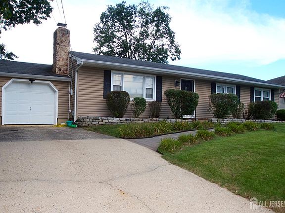 2nd image of 319 Spruce Dr