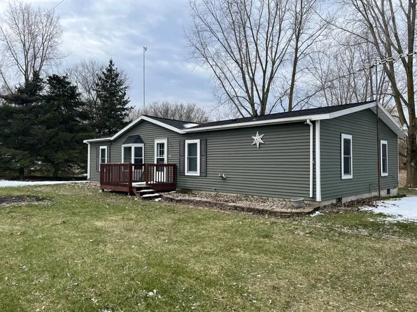 831 N Johnson Rd, Saranac, MI 48881