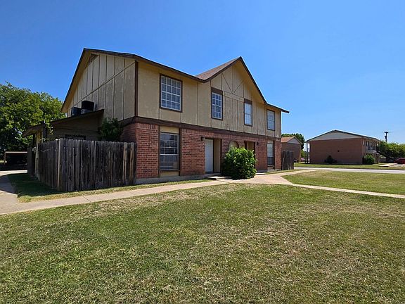 3rd image of 4505 Westcliff Rd #A