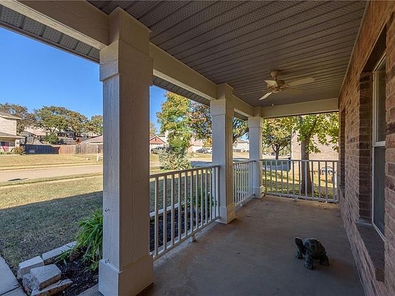 4th image of 2009 Barton Springs Dr