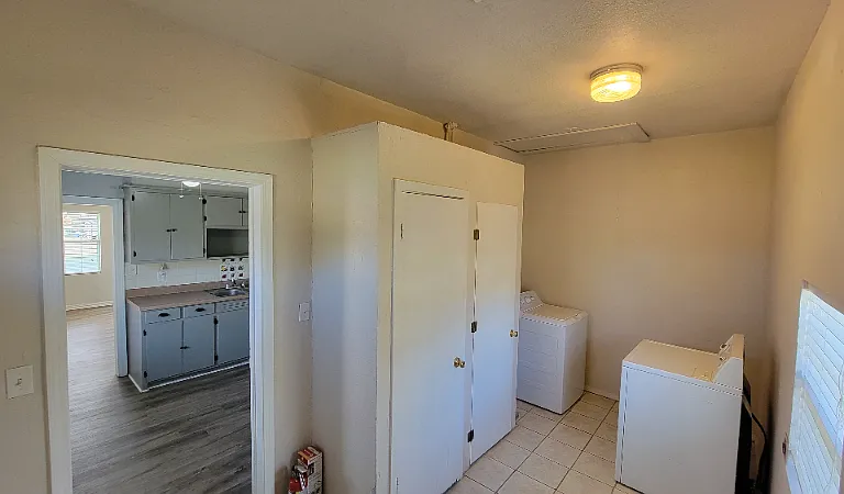 815 E Main St — Photo 15