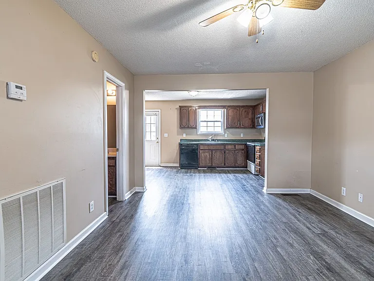 824 Flyer Ct — Photo 6