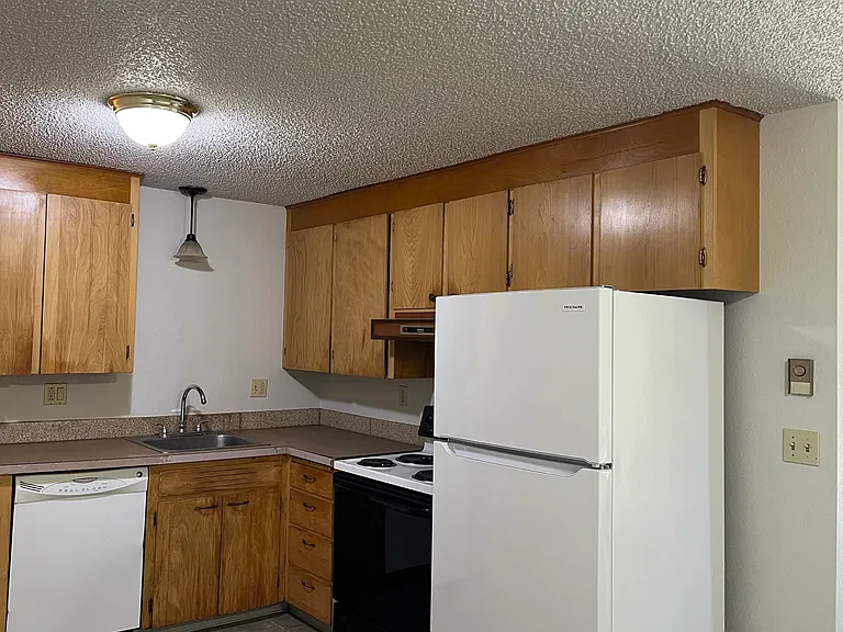 1804 N Regal St — Photo 2