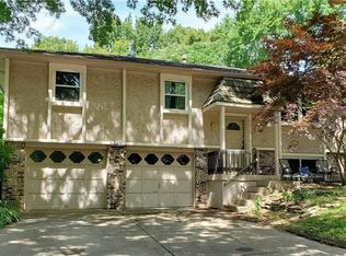 1913 SE Manor Pl, Blue Springs, MO 64014