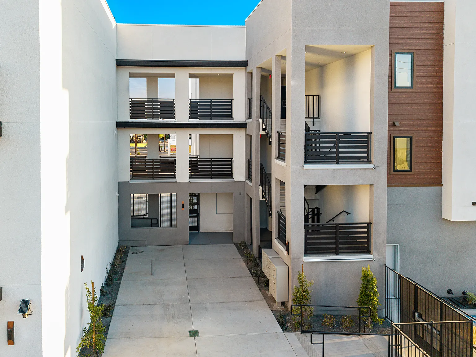 Studio, 581 sqft, $1,950 — Photo 2