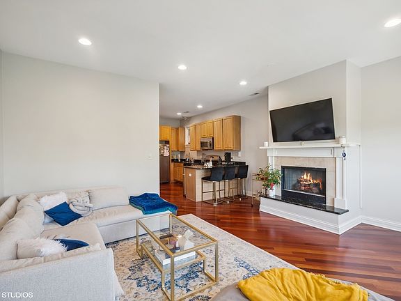 3rd image of 2503 W Harrison St Unit 3