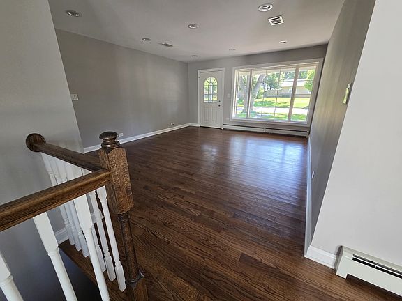 4th image of 21 Crestview Ter