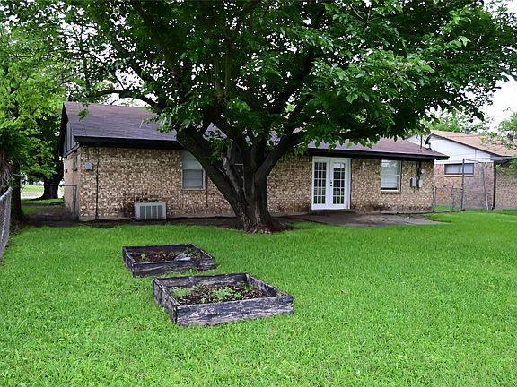4th image of 2216 Motley Dr