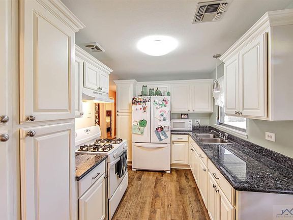 5th image of 214 Westfield Ave