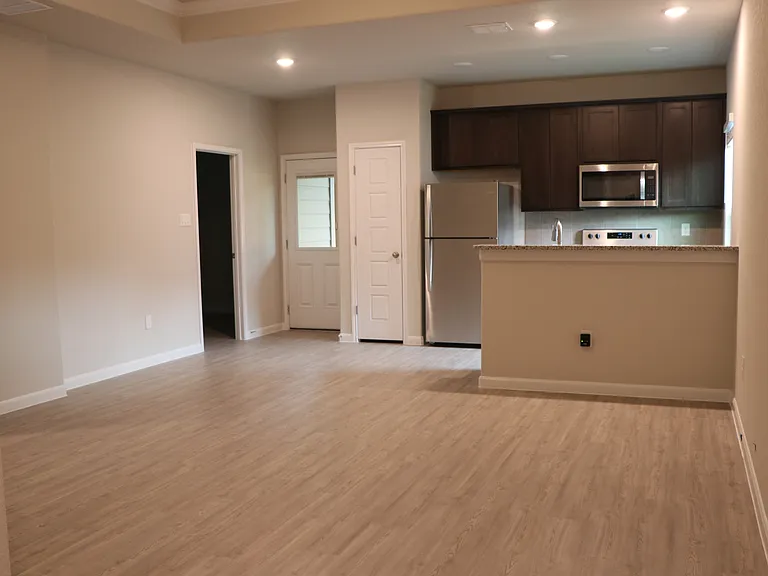 506 Hudson St — Photo 3