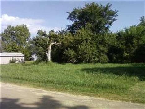 2nd image of 513 E 4th St