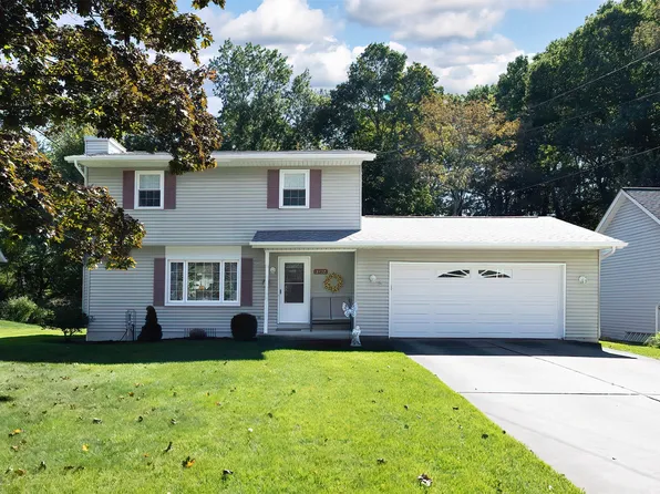 3437 Pond View Dr, Erie, PA 16506