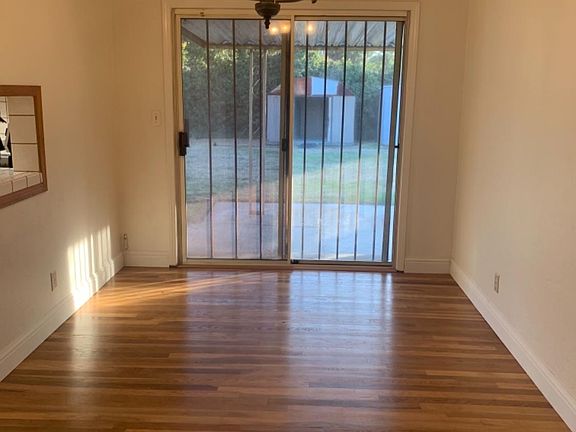 5th image of 2968 E Terrace Ave