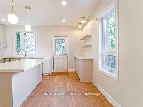 5th image of 58 Winnifred Ave
