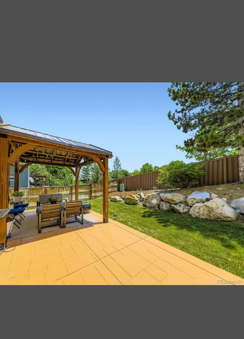 3 bed, 2433 sqft, $3,300 — Photo 3