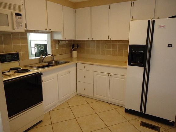 2nd image of 540 Fleetwood St